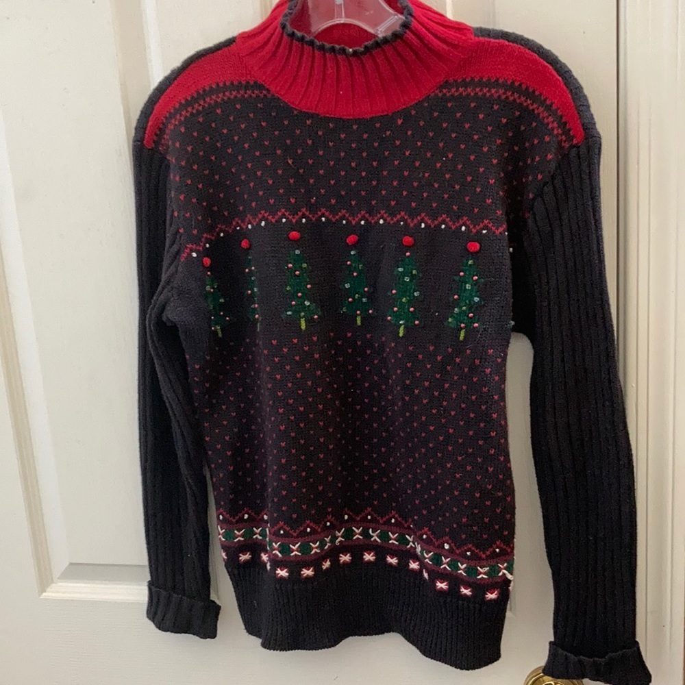 FINAL MARKDOWN Villager sport holiday sweater small